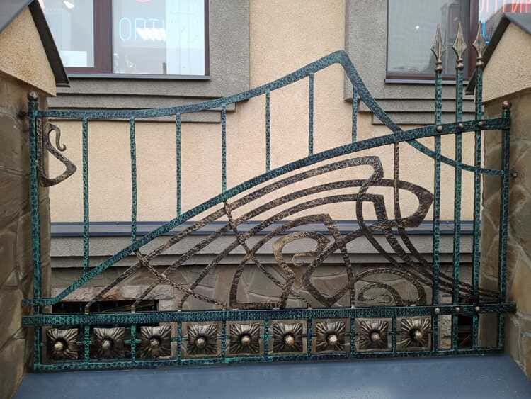 Подъемно-секционные ворота Бронницы